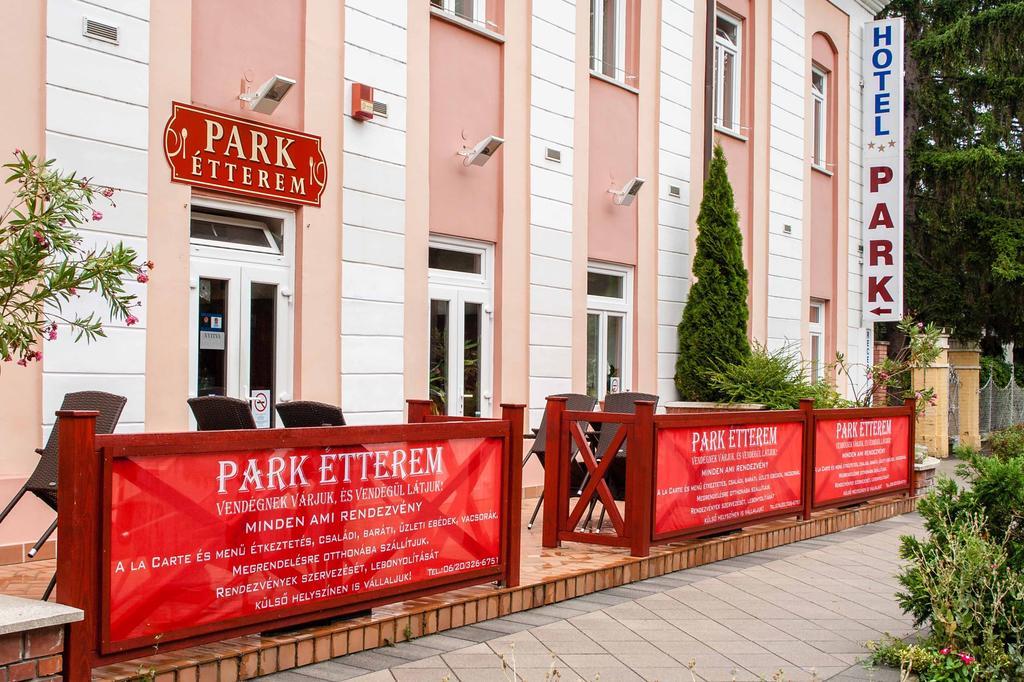 Park Hotel & Etterem, Nagyatád 외부 사진